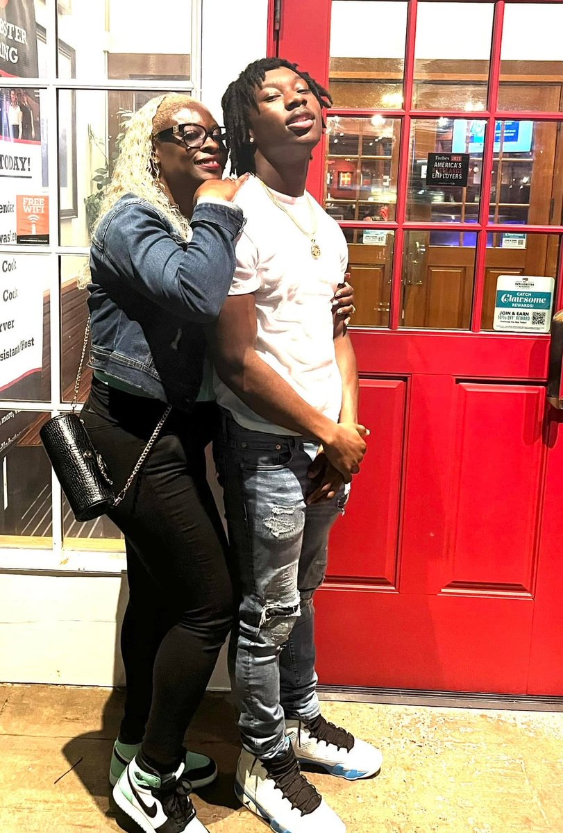 Samirsjbey's tweet photo. My assignment is to start posting more about my life outside of football. 

Here it is…My mom and dad have poured into me and always supported my football journey. 

I appreciate ya’ll. I love ya’ll. #parentsmatter https://t.co/HV6wY6tiGZ