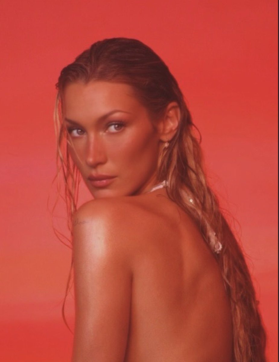 Bella Hadid🌹 tweet media
