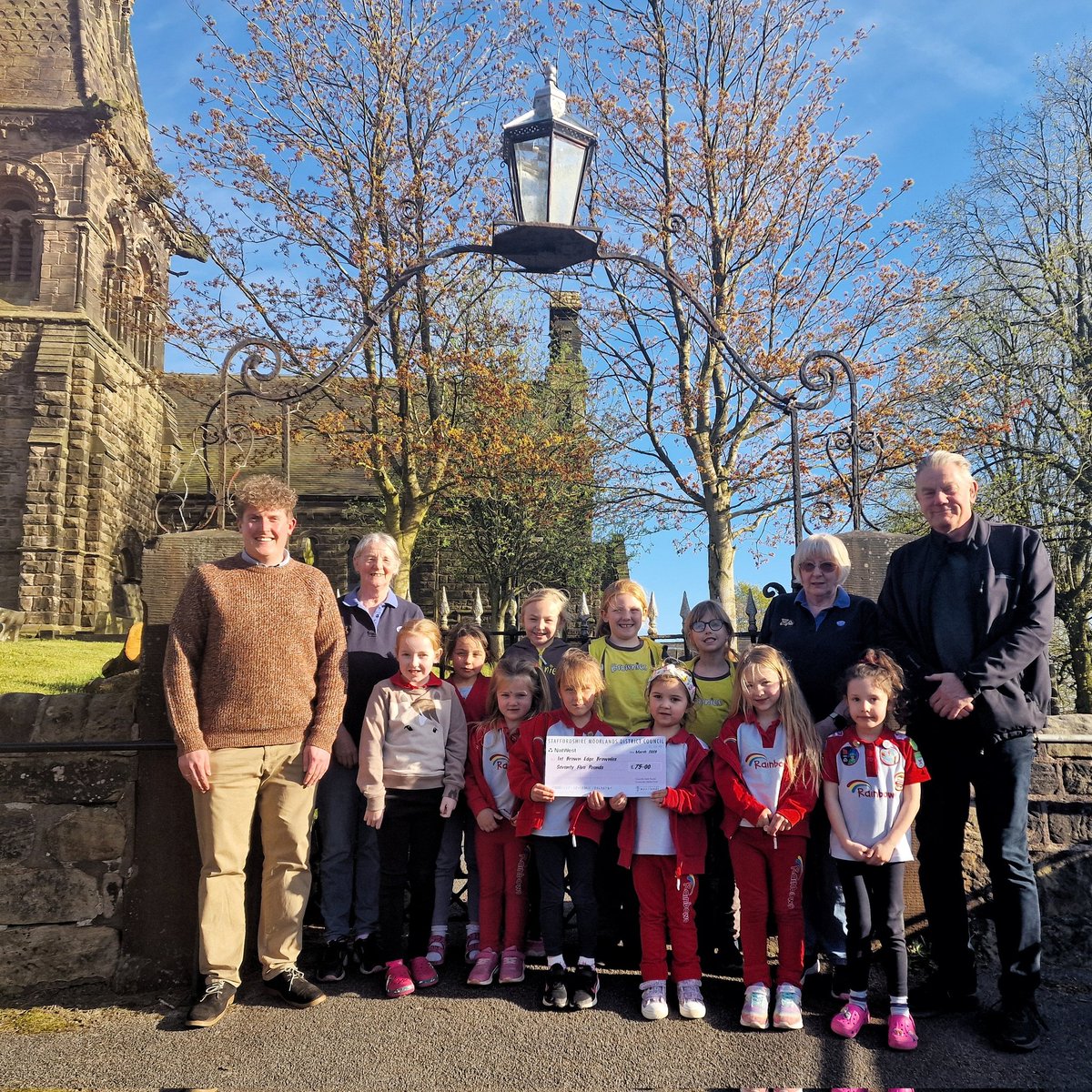 JoePorterUK's tweet photo. A real delight to support Brown Edge Brownies & Rainbows with a £75 grant from our Councillors’ Community Initiative Fund to help fund first aid training and activities that make a real difference for local young people. It was lovely to visit them this evening! 🫶 #AllYearRound https://t.co/g2NpEcEHhq