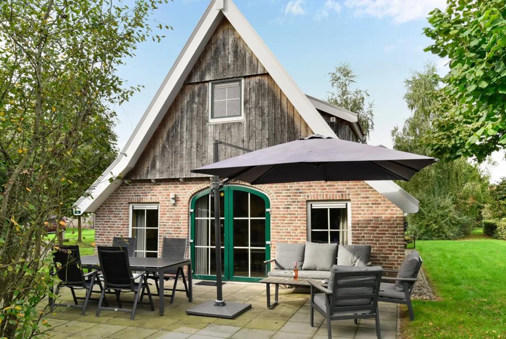 vakantieparken's tweet image. 8x luxe vakantieparken in Overijssel ✨ Op zoek naar een luxe vakantiepark in Overijssel? Dan zit je hier goed! 😍 Lees artikel: parkvakanties.nl/blog/algemeen/… #overijssel #luxe #vakantieparken #parkvakanties