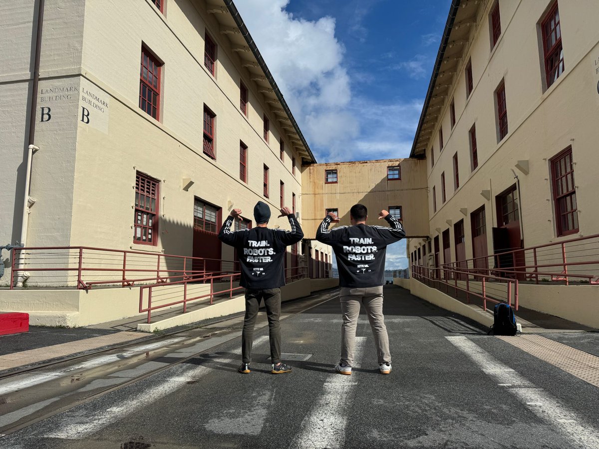 Raul_RomeroM's tweet photo. we are taking over fort mason before robots do @trainrobotsfast @fdotinc https://t.co/bKUxS8x1ko