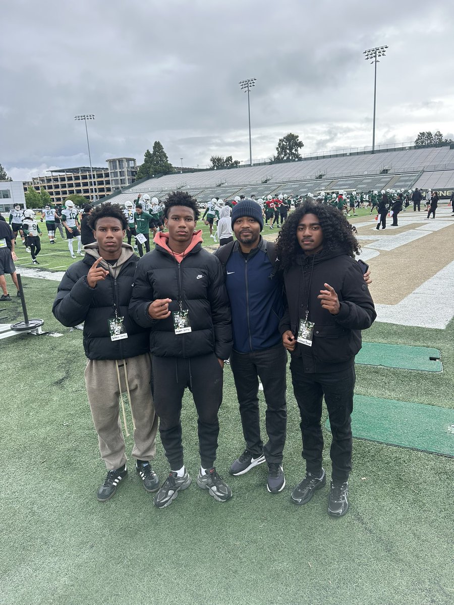 CeyeanBrown27's tweet photo. Had a great time at Sacramento State today with my brothers!
@OfficialJaydenC @CorryJorda84298 @Inderkum_FB @CoachE916 @CoachMurph1020 @Kason_Cooper1 @LambertTashaun https://t.co/orA9zRfBT3
