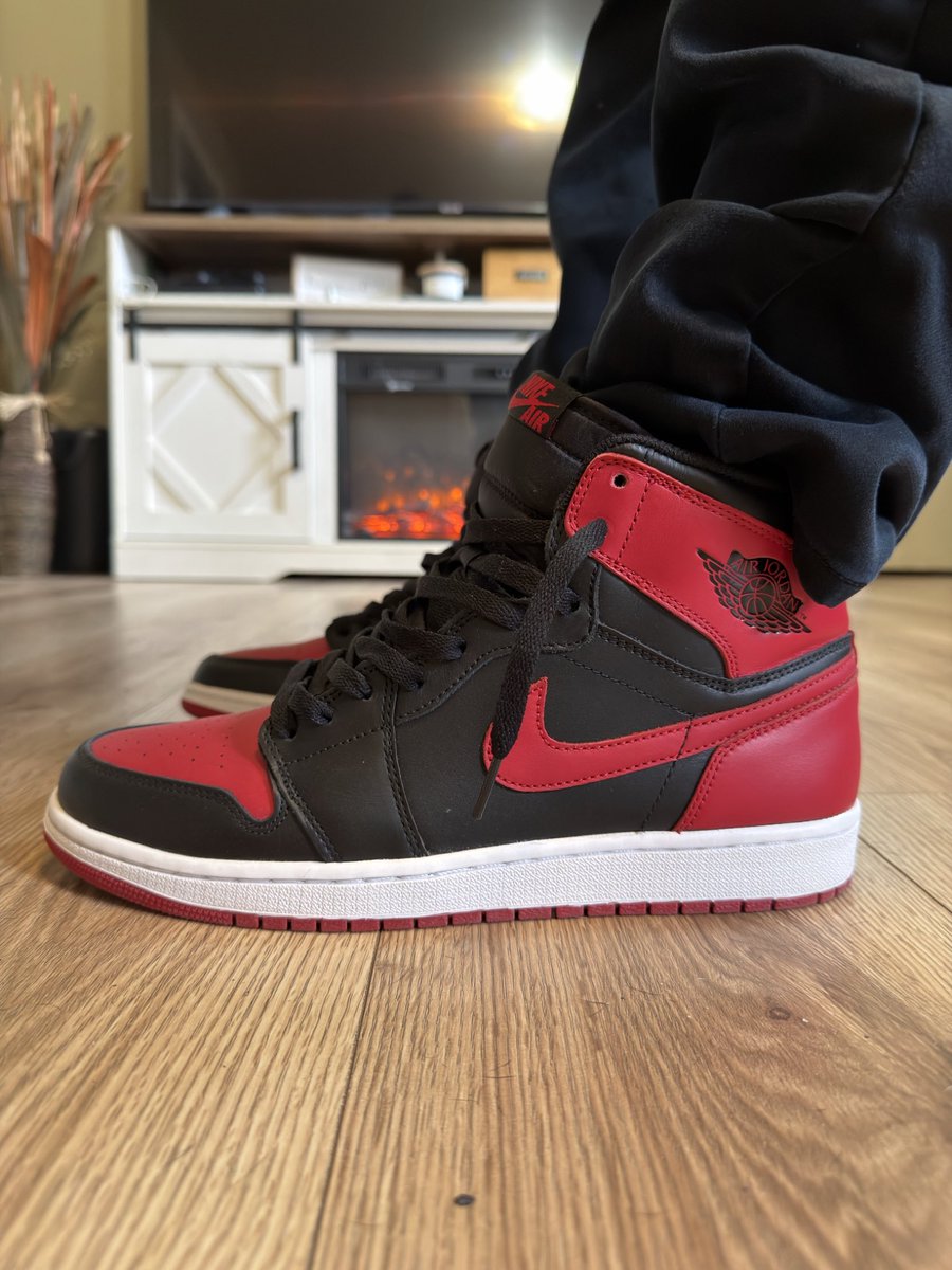 dj_rueboi's tweet photo. AJ 1 “Bred Aka Black &amp; Red” 2013
#jordan #jumpman #lacekickz #x #twothree #michaeljordan #ig https://t.co/b4yb1bjoEj