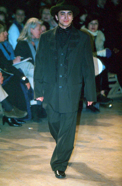 jakobguevara_'s tweet image. Yohji Yamamoto Fall Winter 1999 RTW Men's! 📸🖤

#japan #fashion #runway #blog #yohji
