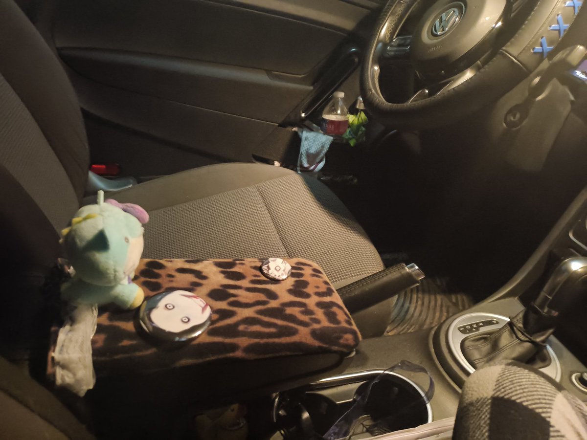 Ghoststinks's tweet photo. Diy pin holder for my car I sewed up at 4am https://t.co/ri7v4FJkHO