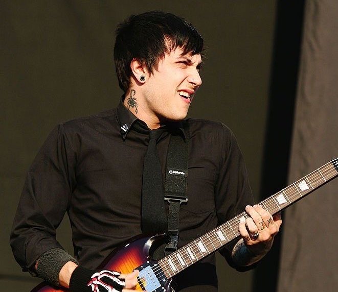 hel 击̸ tweet media