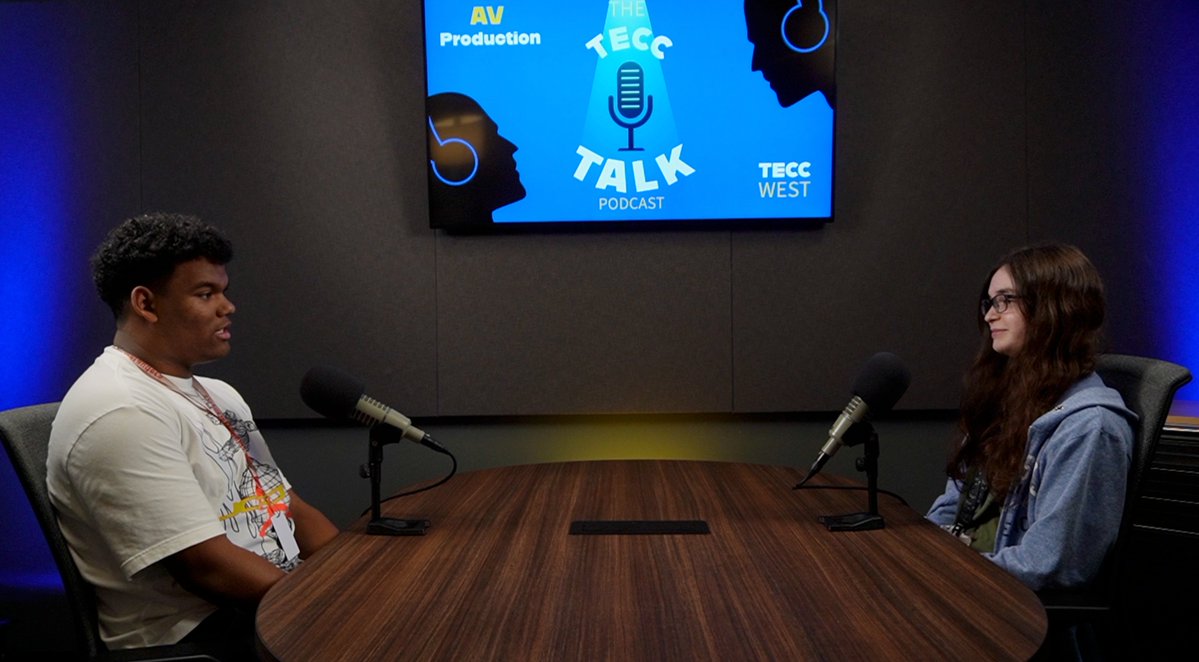 TECCWAVP's tweet image. 🎬AV production practicum students setting up for our next TECC Talk podcast episode. 🎙️@LewisvilleISD @lisdcte @TECCwest #CTE #CareerAndTechnicalEducation #AVproduction #multicam #PremierePro #lighting #podcasts #podcasting
