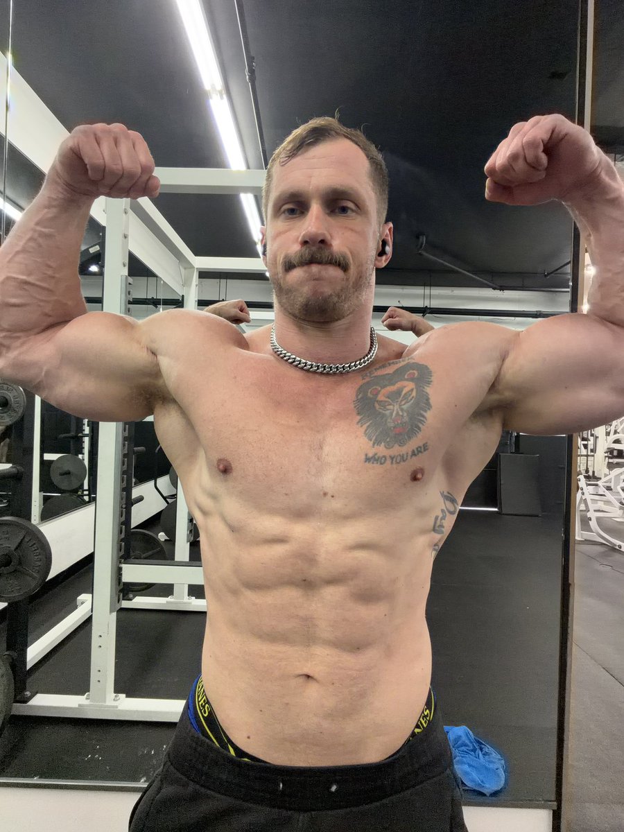 jpninja6r's tweet image. Best workout split for busy people: 3–4 days. Full body or upper/lower.
That’s all you need.
More isn’t better— better is better.
DM me “SPLIT” to start training with me now! 💪🏻
#personaltrainer
#doublebicep
#flex