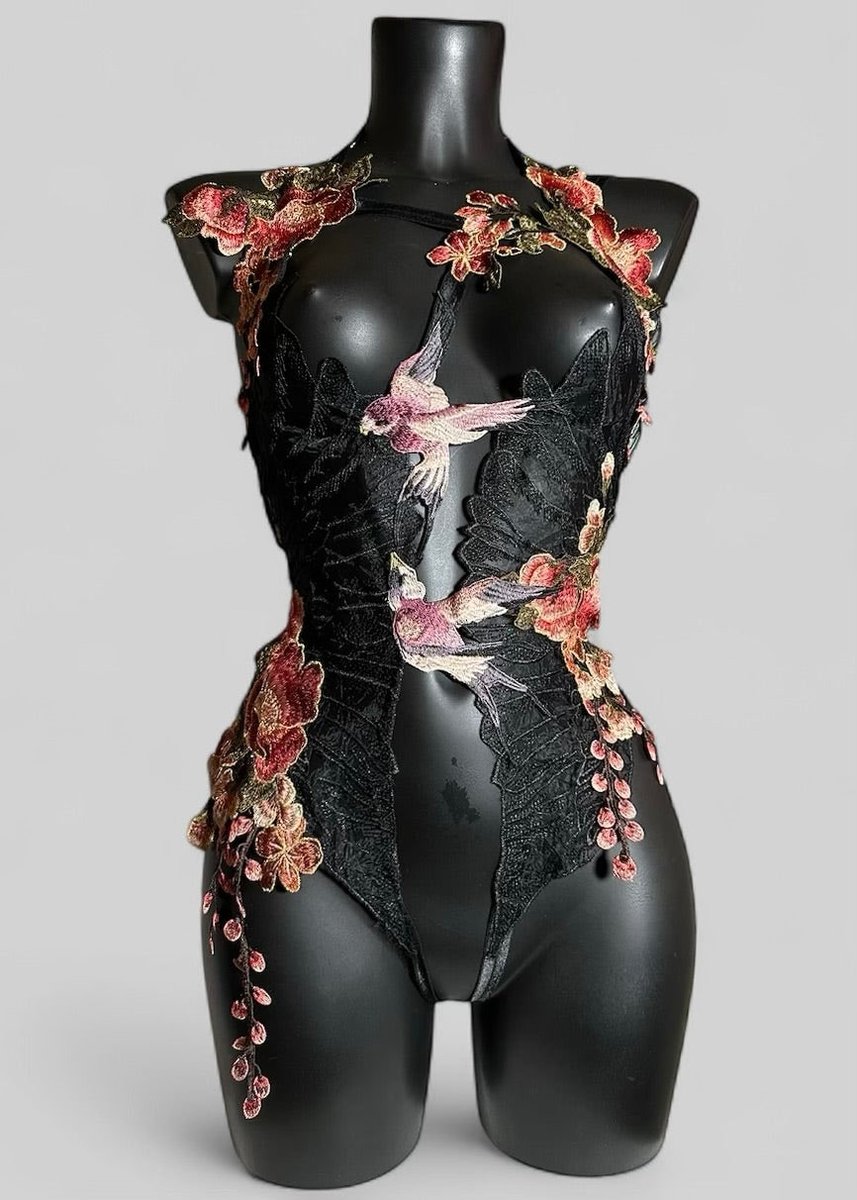 typicaljayni's tweet photo. Wings of Desire 

Wrap your body in a beautiful romance! 

Made to measure in your size! 

https://t.co/U1qouJM3bW https://t.co/U8rqpuySGN