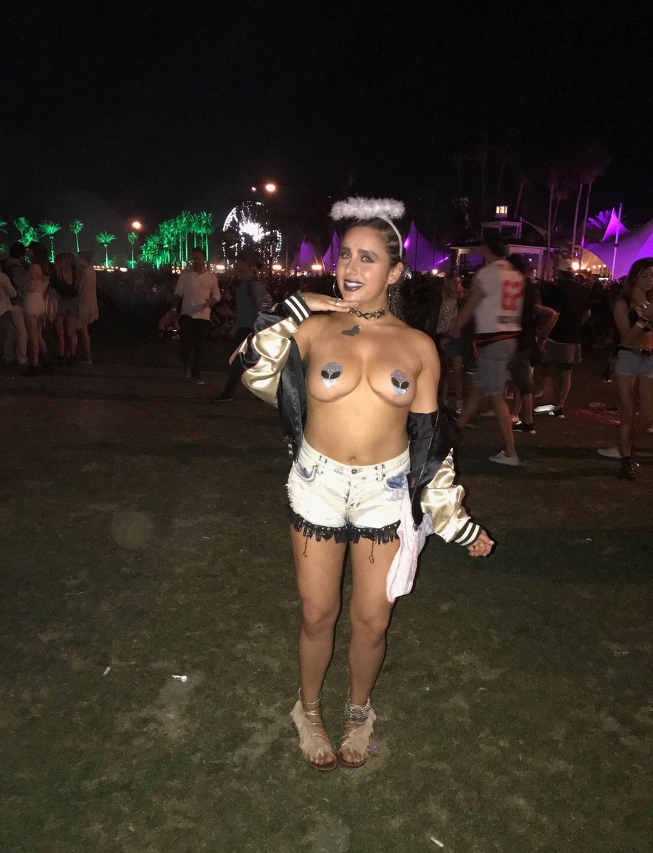 10 years of ARWchella… here we go again… welcome home 🎡🎵✨🌵🥂💖🌈🐰💋🎉

amanda rome west 2015-2025 at <a href="/coachella/">Coachella</a>

#coachella #chella #musicfestival #bieberchella #festival