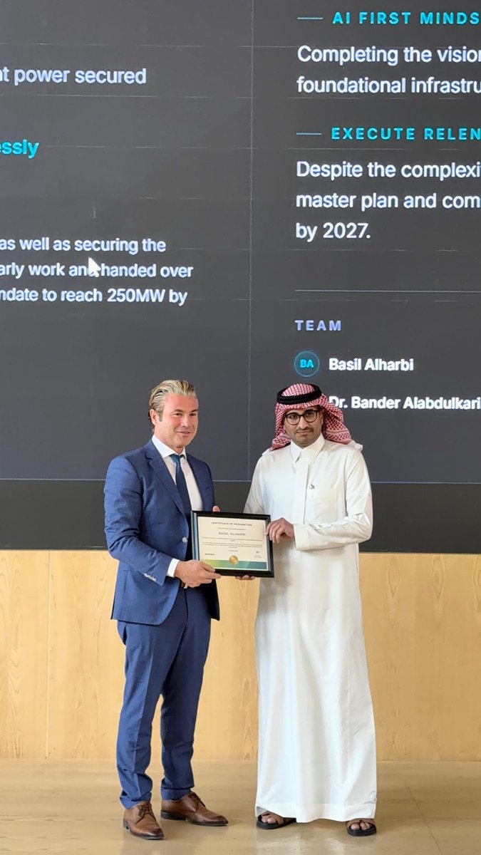 أدبيات tweet media