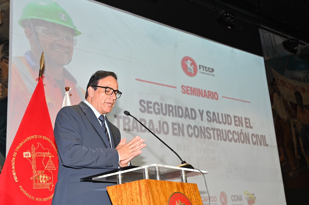 FTCCP's tweet photo. En el marco del Día Mundial de la Seguridad y Salud en el Trabajo (28 de abril), la FTCCP, MTPE, CAPECO, ICM, FLEMACON y CONA organizaron un seminario de SST en el que participó el secretario general de la FCTCP, Luis Villanueva, y el ministro de Trabajo, Óscar Fernández. https://t.co/PjjRkAaMTY