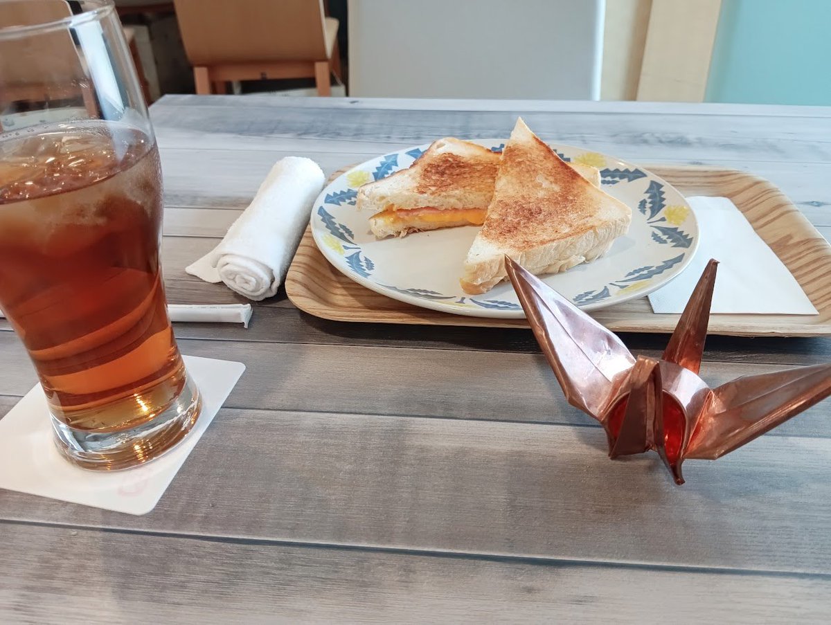 おはようございます！
ハムチーズのホットサンドに黒千石茶なティータイムな昨日でした！笑
夏に向けて色々打合せが続く水曜日！

ちょっと攻めの姿勢であれもこれも！進めていきます！！

府中は初の相撲巡業な今日！くらやみ祭りも近づいてワクワクな水曜日！今日も宜しくお願いします！
