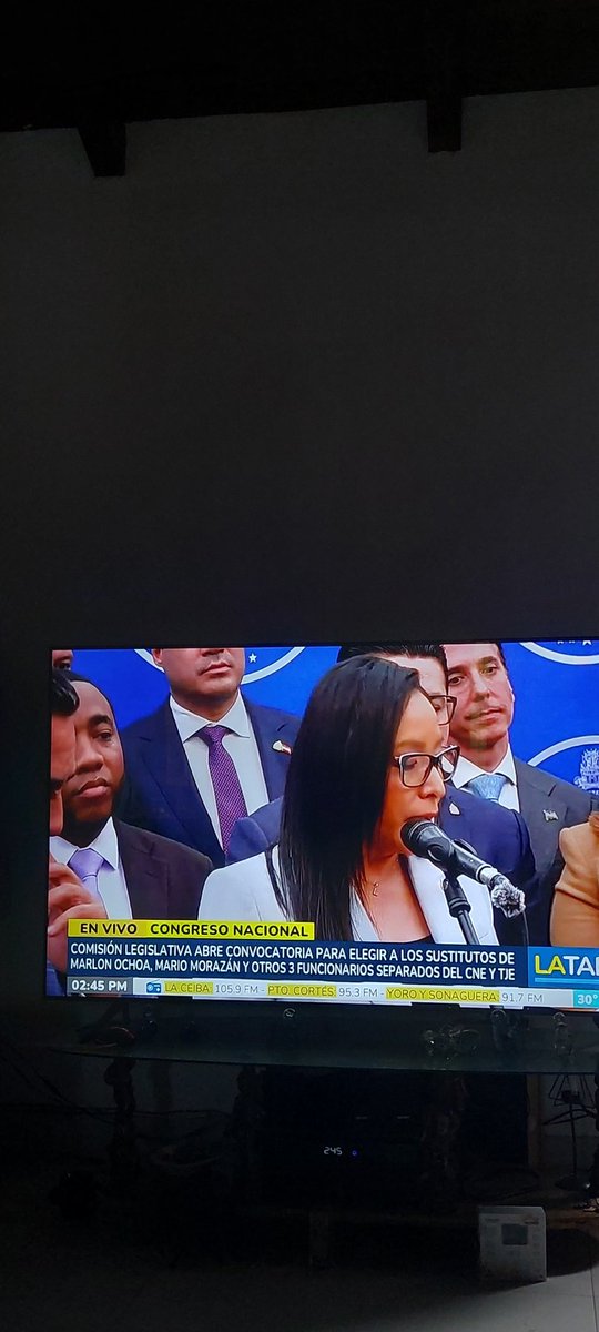 alejzg's tweet photo. Vaya @gtorreszelaya1  aplique porque solo ahi le pueden dar chamba por @MarlonOchoaHND talvez ahi no andas de calsoncillo roto jajajaa https://t.co/HA4OsJHmKn