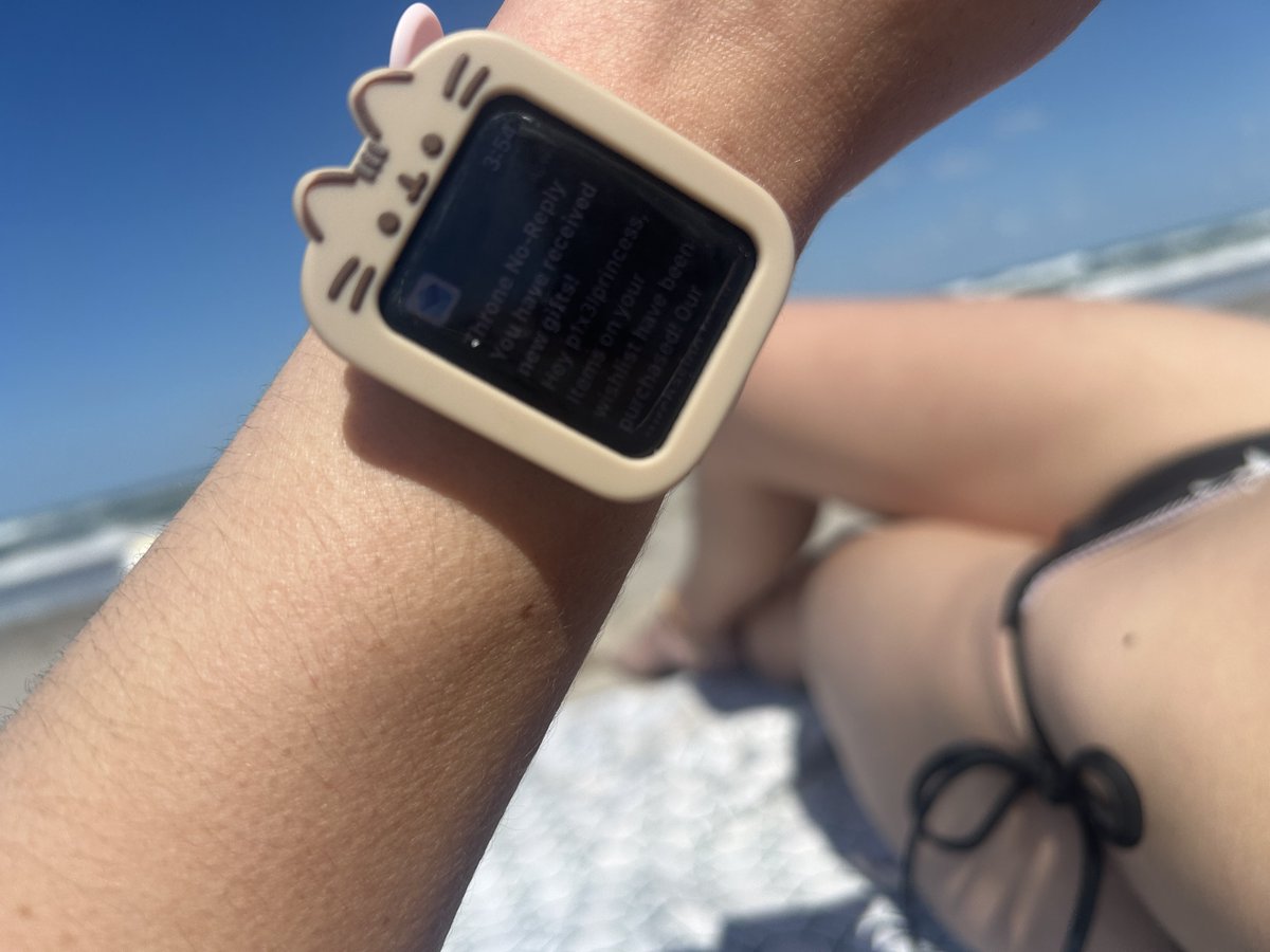 fallforava's tweet photo. it’s too bright what’s the notification https://t.co/XxIou3QBl0