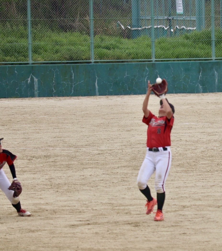 担当#7
新メンバーも加わり
待ちに待った開幕戦
コツコツ努力の成果をみせた人
夜勤明けでもスリーベースをかっ飛ばす人
またまたサイン見てない人
しっかり抑えてくれた投手陣
必死のパッチで走った私…笑
なにわともあれ勝利でスタート
さあ、ここからだ‼︎
レディース物語の始まりです
#女子野球