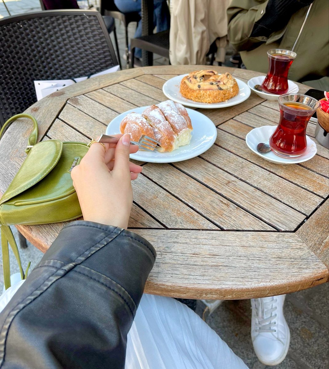 haklimatmazel's tweet photo. 5 yıldır küs olduğunuz kızdan bi anda adalara gidelim mi mesajı da gelebilir https://t.co/k0YND08LlJ