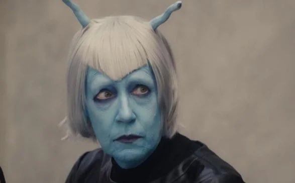 pomovi's tweet image. Qué maravilla el cameo de Ann Dowd en #Hacks y el personaje de Amanda, la directora del Madison Square Garden. Esta serie se va a echar mucho de menos.