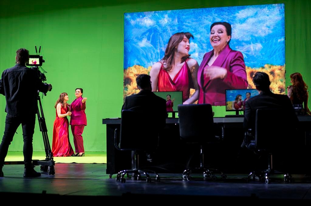 OperaLibera tweet picture