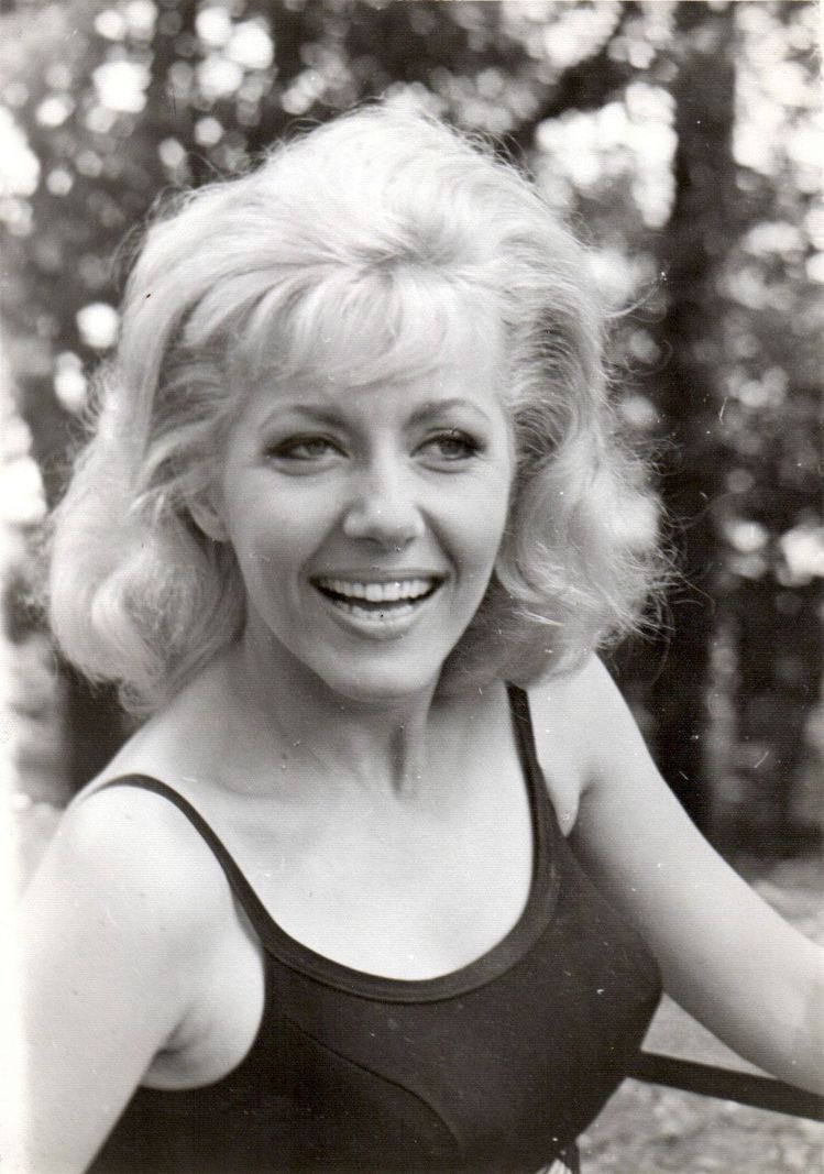 Ingrid Pitt Thinker tweet media