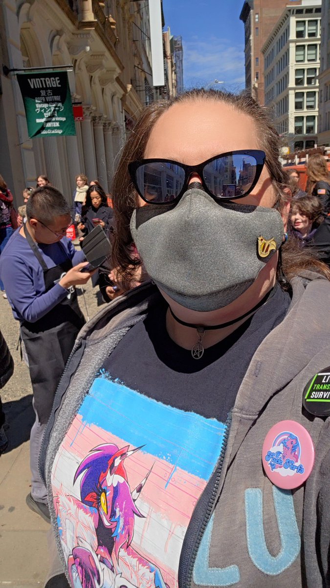 The_Angry_Otaku's tweet image. I went to tje #glitch popup #NYC.  Only one employee was misgendering people, so that was a nice change, since usually it's everybody. 
@glitch_prod