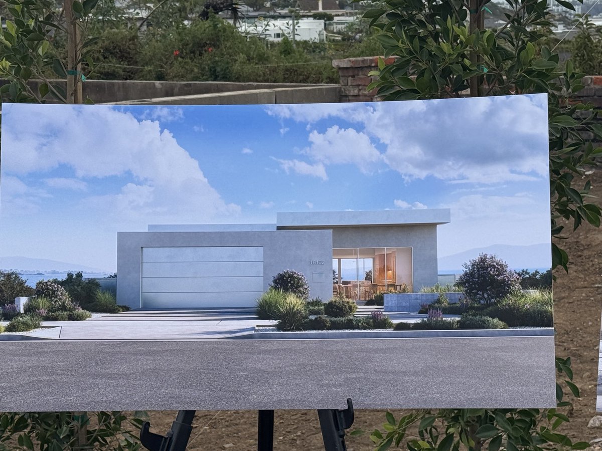 abc7sid's tweet image. Groundbreaking for a #malibu community where nearly two dozen residents who lost their homes in the #palisades fire , worked together to rebuild their homes. More @ABC7 at 3 and 5.