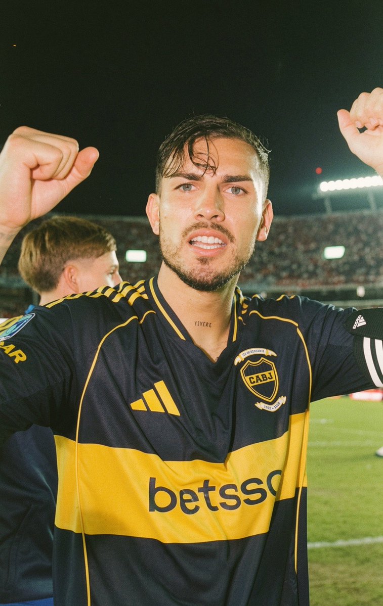 𝙎𝙊𝙁𝙄𝘼-✋🏻👩🏻🤚🏻 tweet media