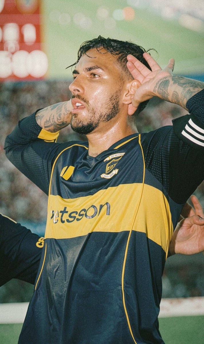 𝙎𝙊𝙁𝙄𝘼-✋🏻👩🏻🤚🏻 tweet media