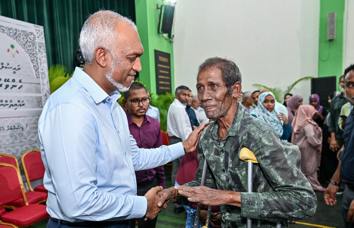 ދިވެހިރާއްޖޭގެ ސިޔާސީ ތާރީޚުގައި އެކި ފަންތީގެ އިންތިޚާބުތައް އަޅުގަނޑުމެން ދެކެފީމެވެ. ނަމަވެސް، ނިމިދިޔަ ލޯކަލް ކައުންސިލް އިންތިޚާބު ކާމިޔާބު ކުރުމަށްޓަކައި ރައީސުލްޖުމްހޫރިއްޔާ ޑރ. މުޙައްމަދު މުޢިއްޒު ކުރެއްވި ފަދަ ވަރުގަދަ އަދި މިންނެތް މަސައްކަތެއް ކުރެއްވި ރައީސަކު