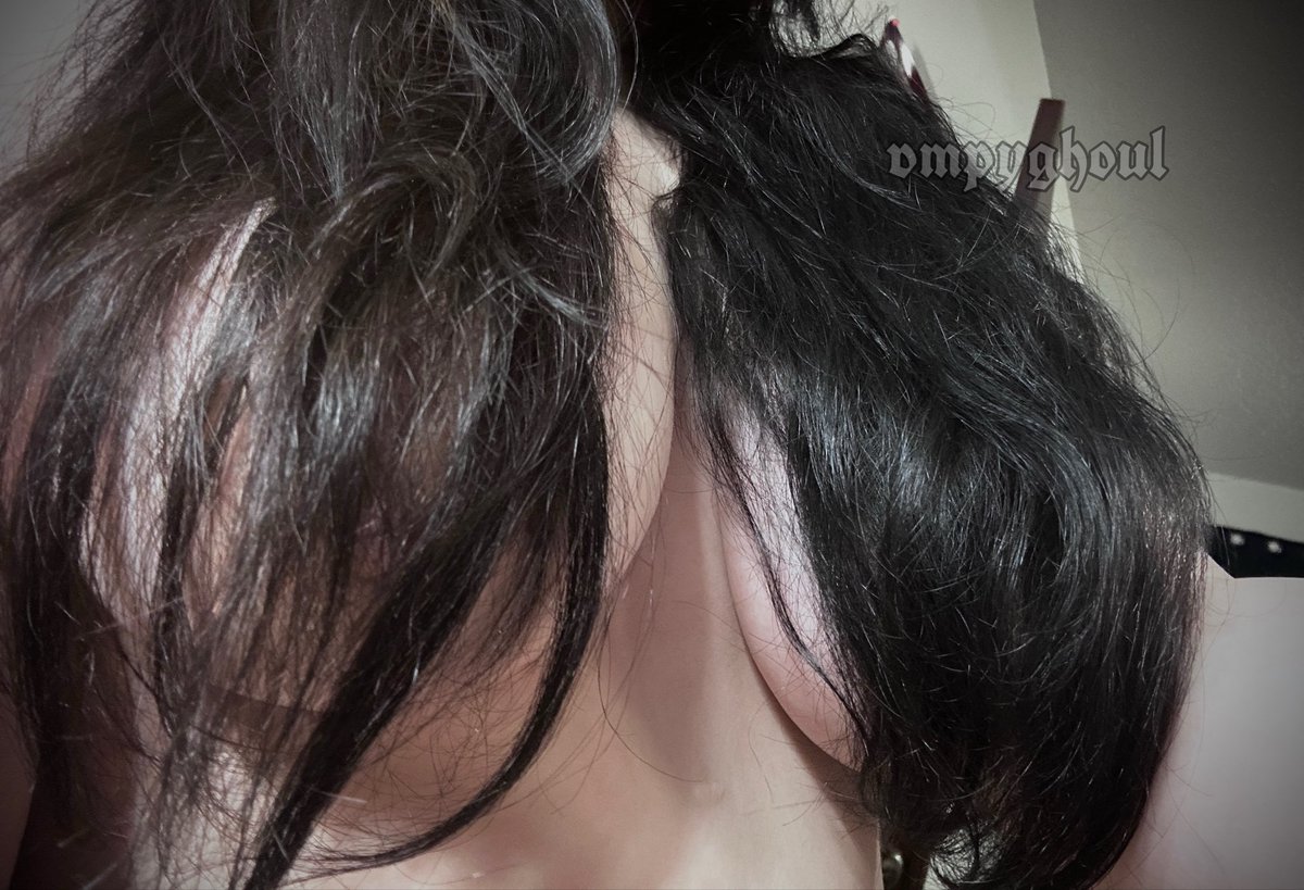 my hairs getting so long :3