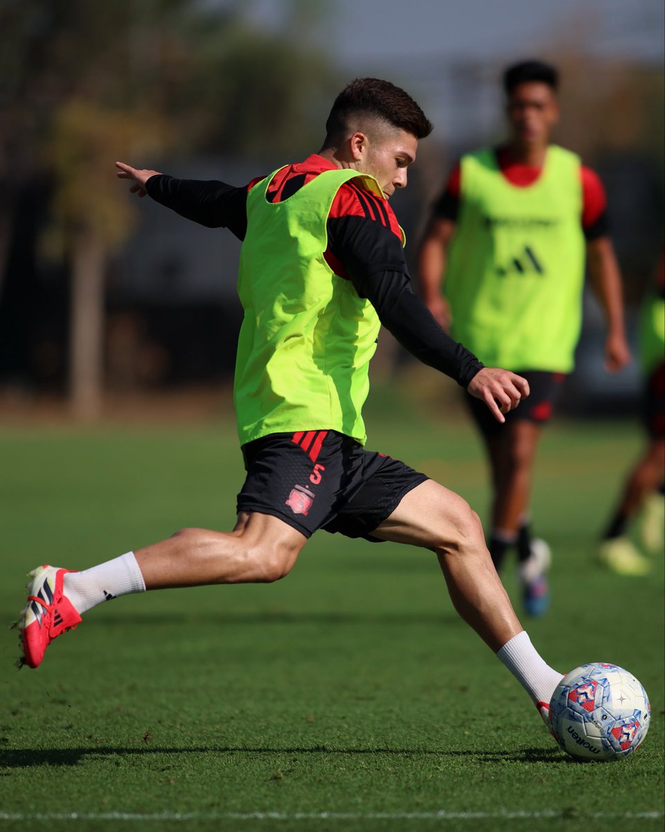 ColoColo's tweet image. Entrenar, corregir y mejorar ⚪️⚫️