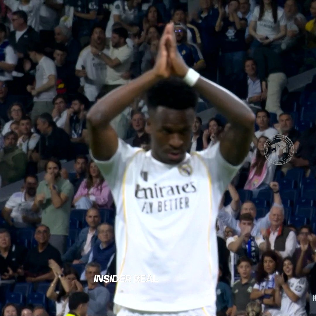 Uno celebro el gol, mientras tanto Vinicius Jr se disculpo con nuestra afición, el jugador que nos dio todo una vez, fue pitado por todo el Bernabéu hoy.

Luego con cierto jugador que nos llevo a otra temporada sin títulos lo tienen como un dios.

Siempre en tu barco Vini.