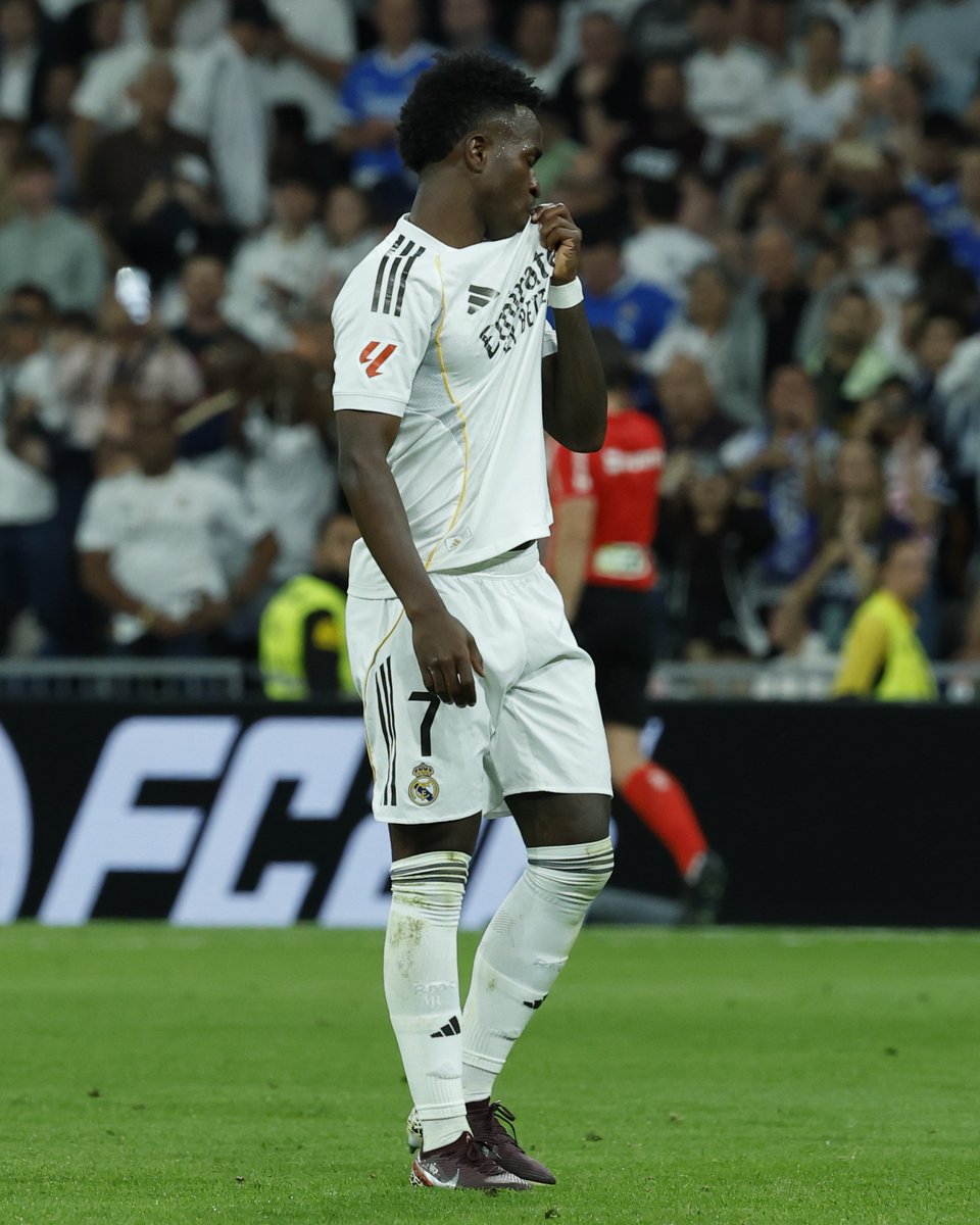 Vini!!! What a goal.... 🤯

#RealMadridAlavés