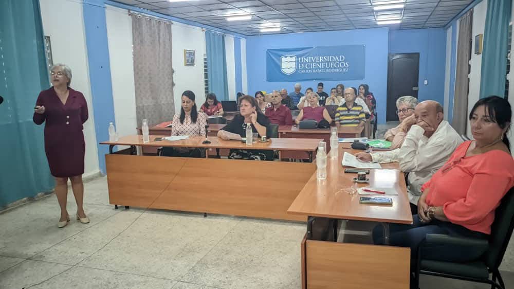 ucfgos's tweet photo. 🏛👏🏻 La @ucfgos se enorgullece en presentar la defensa doctoral de la MSc. Damarys Fuentes Díaz, quien expuso y defendió brillantemente su investigación titulada: “Índice integrado de calidad ambiental para el desarrollo a escala municipal”. https://t.co/3G1maWjBqo