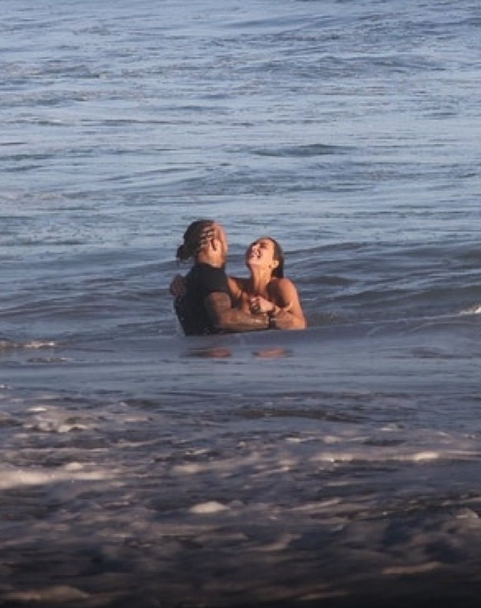FearedBuck's tweet image. Kim Kardashian and Lewis Hamilton were seen on a beach in Malibu