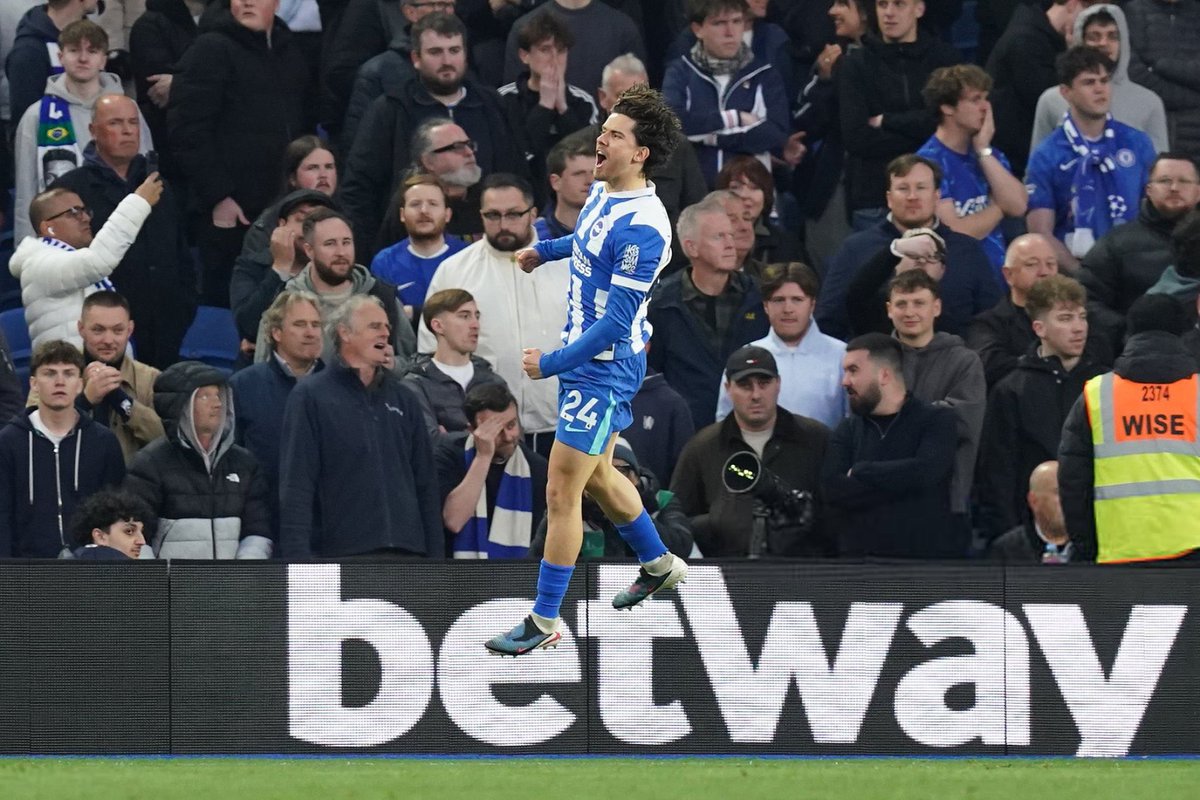 FaktaSepakbola's tweet photo. Fulltime | #EPL
Brighton 3-0 Chelsea

⚽️ Kadıoğlu 3'
⚽️ Hinshelwood 56'
⚽️ Welbeck 90+1'

CHELSEA TUMBANG DARI BRIGHTON!😳 https://t.co/Z1on9RGpkG