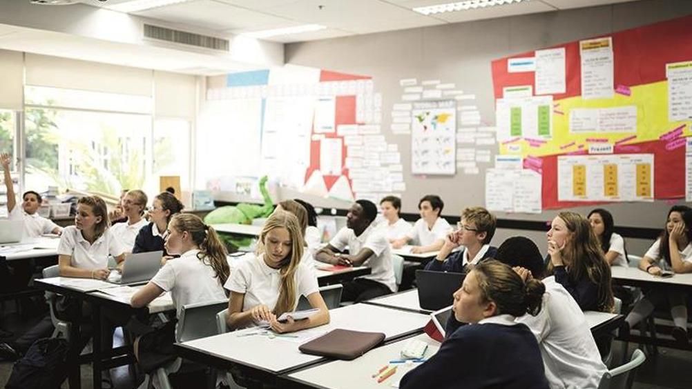 SecEd_Education's tweet image. For #teachers, managing behaviour starts long before the learning does. @helenfwebb explores how new teachers can use strong start‑of‑lesson routines to build calm, focused classrooms. Practical scripts, routines &amp;amp; strategies inside: buff.ly/090sg93 #teaching #schools