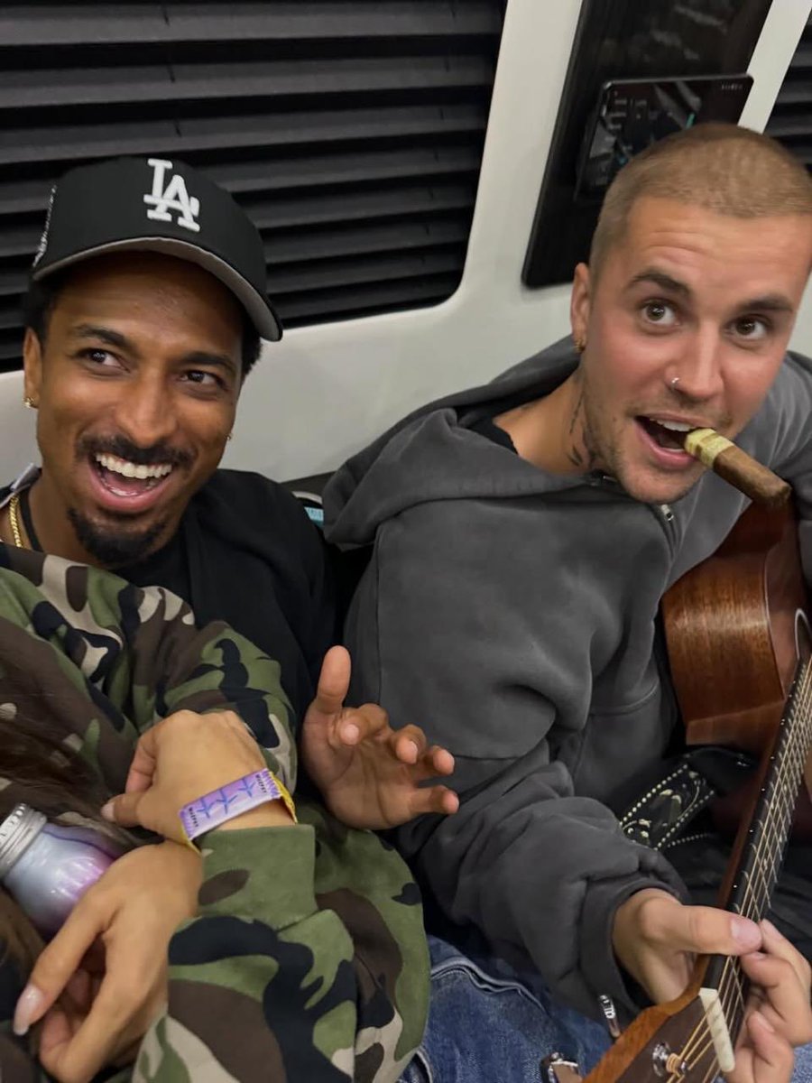 Justin Bieber Brasil tweet media