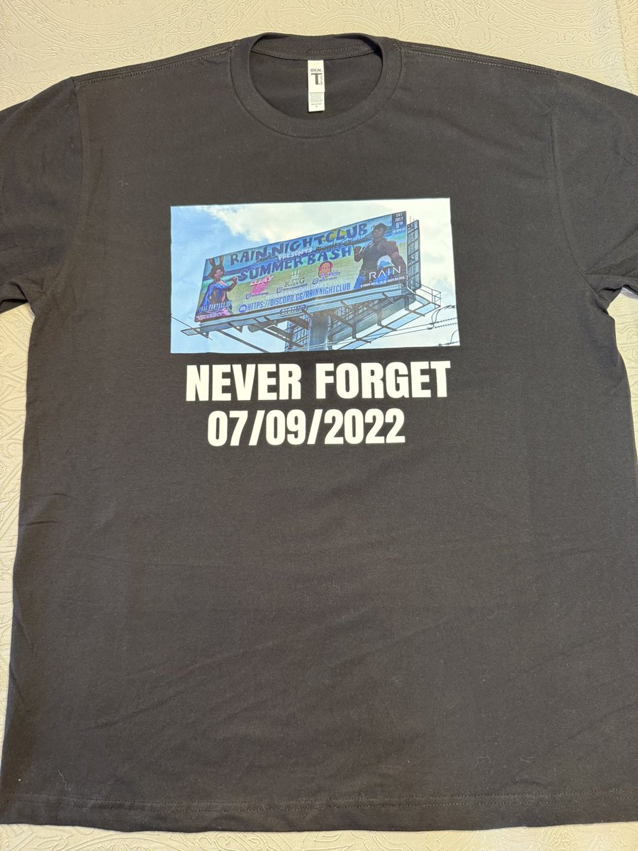 djayYAMS's tweet photo. I see your Google Doc shirt and raise you my FFXIV Billboard commemorative tee. See you at FanFest! 🫡 https://t.co/fgQvpSv12r