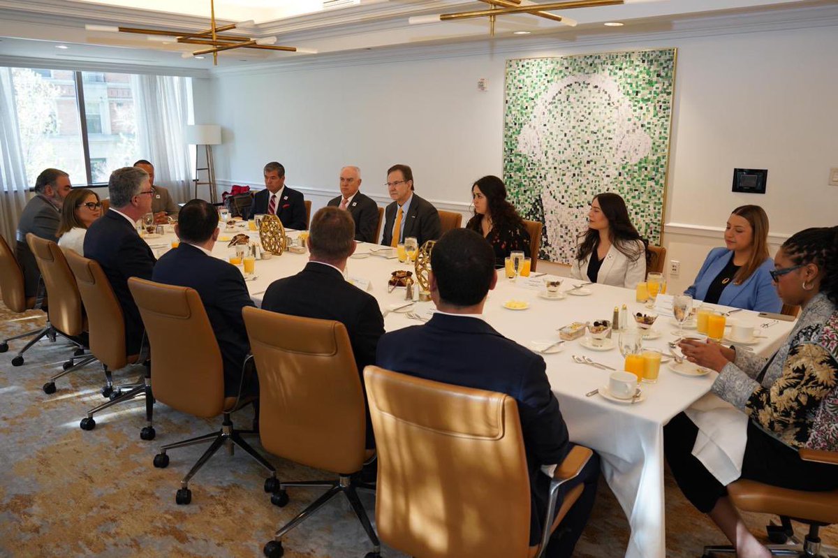 emoctezumab's tweet image. Dentro de nuestro comercio bilateral, existen elementos como los pallets de madera: una infraestructura invisible del #TMEC que permite transportar la mayoría de los bienes manufacturados.

Esta industria de pallets, genera decenas de miles de empleos y es clave para la logística