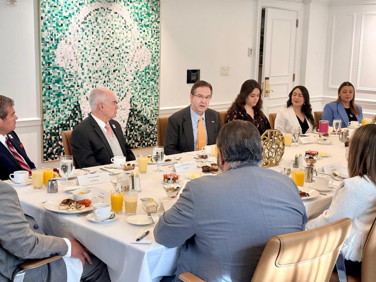 emoctezumab's tweet image. Dentro de nuestro comercio bilateral, existen elementos como los pallets de madera: una infraestructura invisible del #TMEC que permite transportar la mayoría de los bienes manufacturados.

Esta industria de pallets, genera decenas de miles de empleos y es clave para la logística