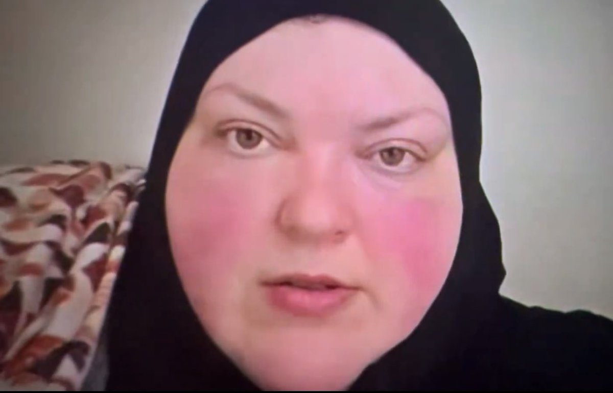 JessiD_522's tweet photo. I took a SS of the “look” I was talking about in my previous post. If I knew how to clip, I’d clip because… when she looks down/back up to stare like this ~into the camera: this *IS* a demonic spirit in #FoodieBeauty. Her eyes are dead. All you see is EVIL &amp; RAGE #SorryNotSorry https://t.co/7ti5WX6ln7