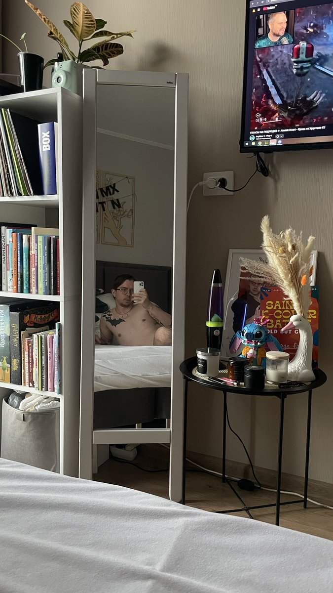 Netakoy_'s tweet photo. Оформил перестановку, чтобы цветочки стояли на свету 💖 https://t.co/URmrfb5neb