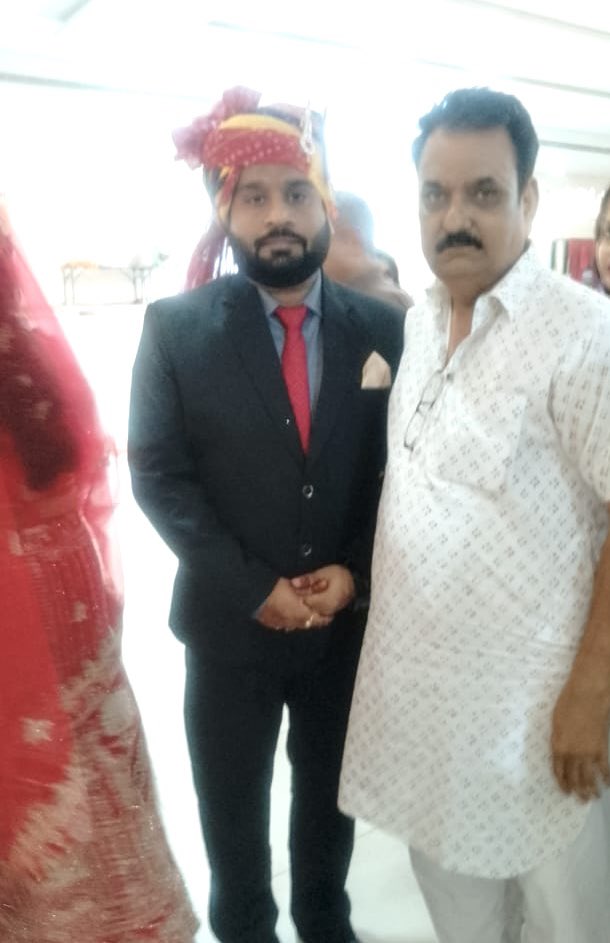 kant_inc's tweet photo. पारिवारिक सदस्य छोटे भाई दौलत राज
 (पूर्व विधायक )के पुत्र दीपेश कि शादी समारोह में  ADM  राजेश जी ,बड़े भाई  बुधराम जी मॉल ,काशीराम जी ,लखवीर समरा के साथ |
भतीजे दीपेश को नव जीवन कि अनंत शुभकामनाएं  व  बधाई | https://t.co/c5CgceMQ6Z