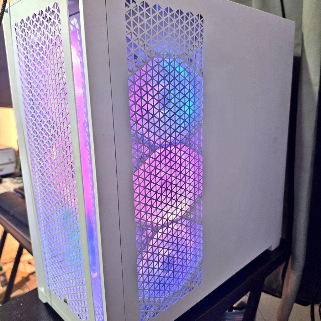 elscarface1's tweet image. Awesome! I fixed my gaming PC. Now I'm just waiting for the parts to arrive so I can fix my Gameboy Color. 😁👍 #Gaming #VideoGames #PCGaming #Nintendo #Gameboy