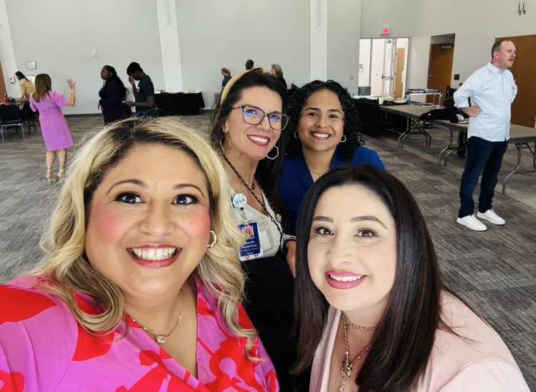 SLESuns's tweet photo. A round of applause for our volunteers!  Today at the volunteer luncheon we honored this year's SLE Community Partner, IBC Bank, and SLE's Volunteer of the Year, Marcy Solis.  Thank you for your commitment, time, and kindness helping to enrich our school community. ☀️ #slesuns https://t.co/2lq9eDhHSU