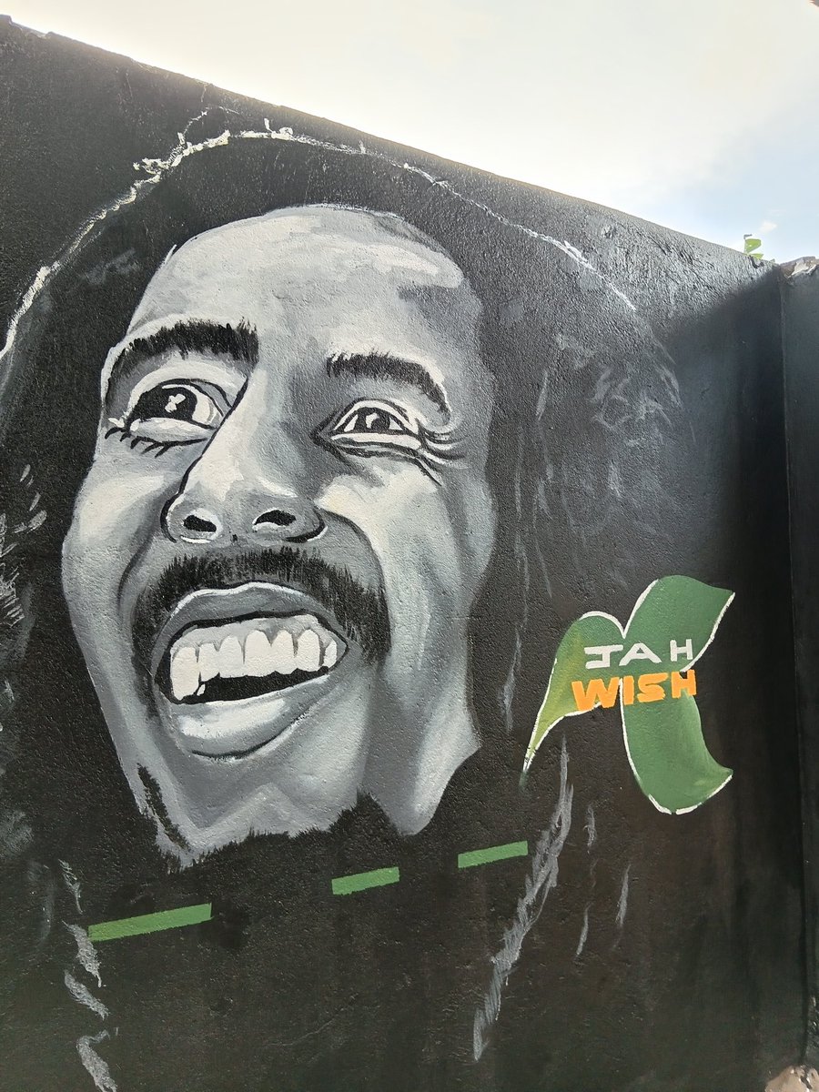 GIDEONARTPRO1's tweet image. Live from Lira currently, space lounge with the  generational artainment, next stop Kartel bar and lounge. #kampala #nbsfrontline #paint #artıkkademezamanı #ntvomumuli #bbs