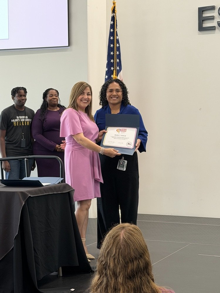 SLESuns's tweet photo. A round of applause for our volunteers!  Today at the volunteer luncheon we honored this year's SLE Community Partner, IBC Bank, and SLE's Volunteer of the Year, Marcy Solis.  Thank you for your commitment, time, and kindness helping to enrich our school community. ☀️ #slesuns https://t.co/2lq9eDhHSU