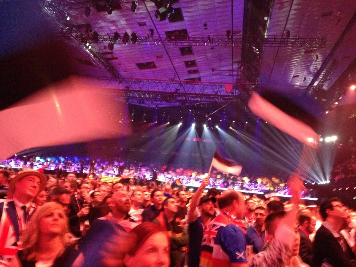 misterduffs's tweet photo. @FlorianDru14770 @vodimtenigranku Very small floor space, I took this picture in 2015 from the front row, the Green Room never seemed that far away https://t.co/P3Xd2P29JC