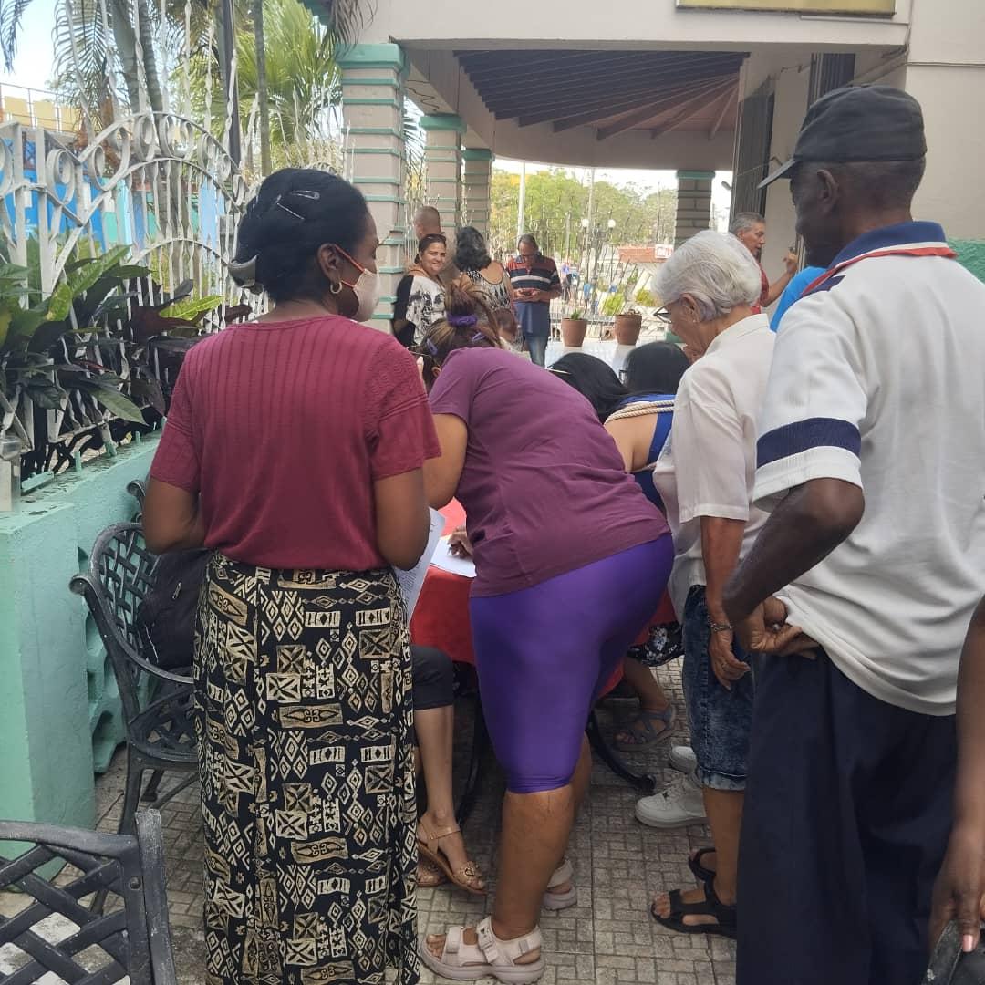 Trabajadores de <a href="/CitmaSancti/">Citma Sancti Spíritus</a> se suman al movimiento #MiFirmaPorLaPatria en defensa de la paz y la Revolución. #SanctiSpíritusEnMarcha